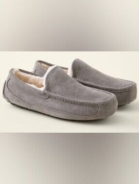 UGG® Ascot Moccasin Suede Slippers Size 7 Used Excellent